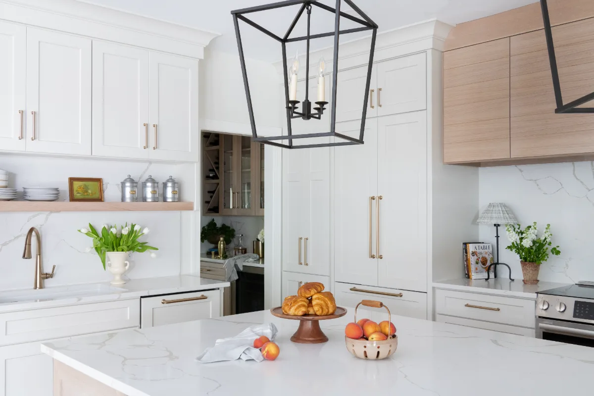 A coastal-elegant kitchen remodel in Willowsprings, Franklin TN 37064. Custom Champagne cabinetry, Calacatta Gold quartz, and Champagne Bronze fixtures by Sebring Design Build.