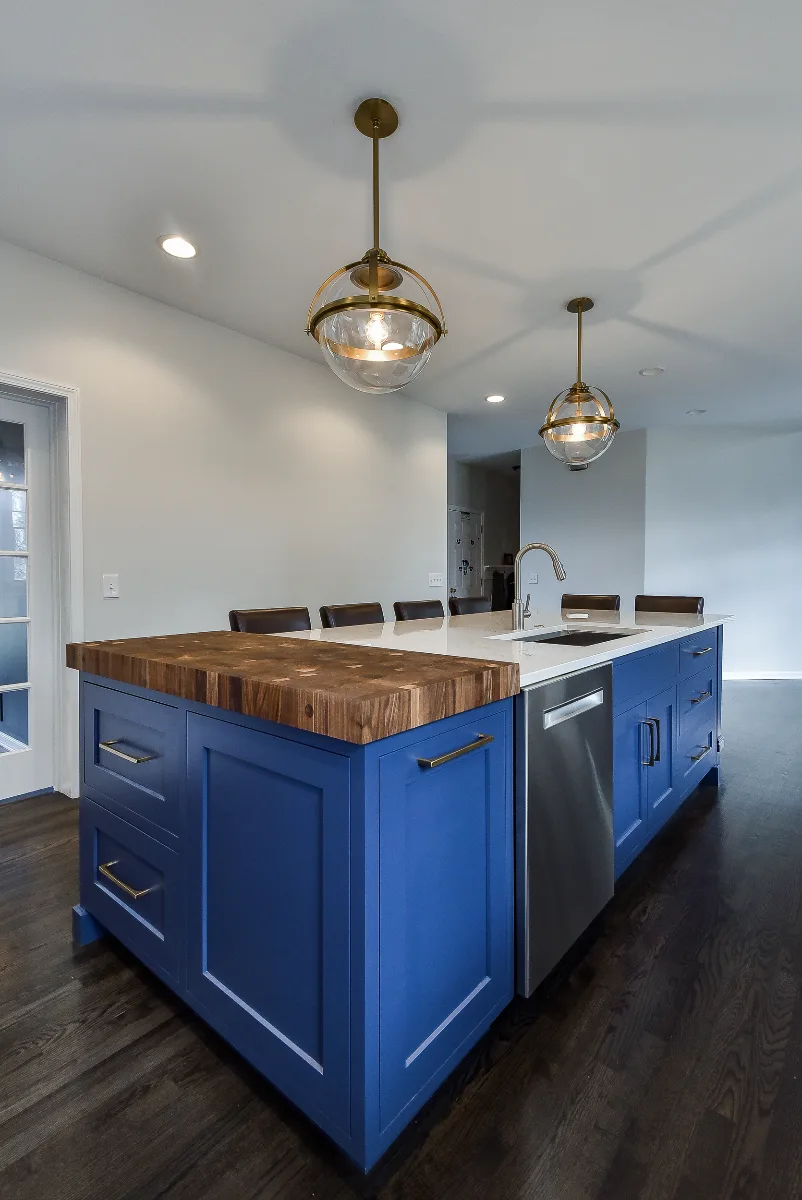 Two-tone kitchen remodel in Franklin, TN with metropolitan style and balanced design. Functional and refined by Sebring Design Build.