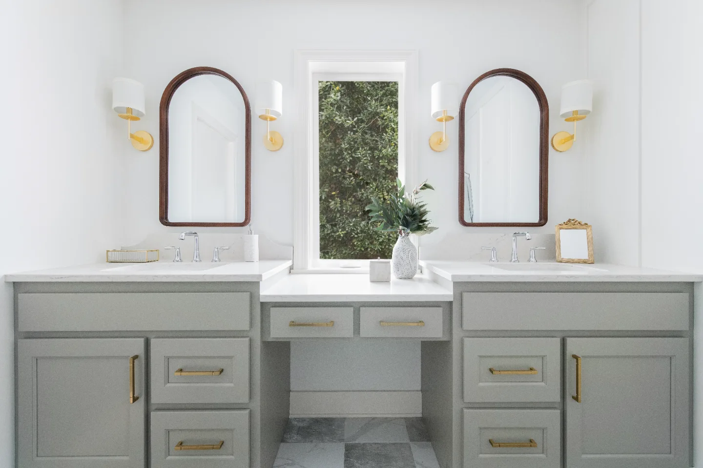 A modern-soft-luxurious primary bath remodel in Leiper's Fork, TN 37069. CWP Mourning Dove cabinetry, Metro Quartz Mystique countertops, Delta Chrome fixtures, and Carrera White porcelain tile by Sebring Design Build.