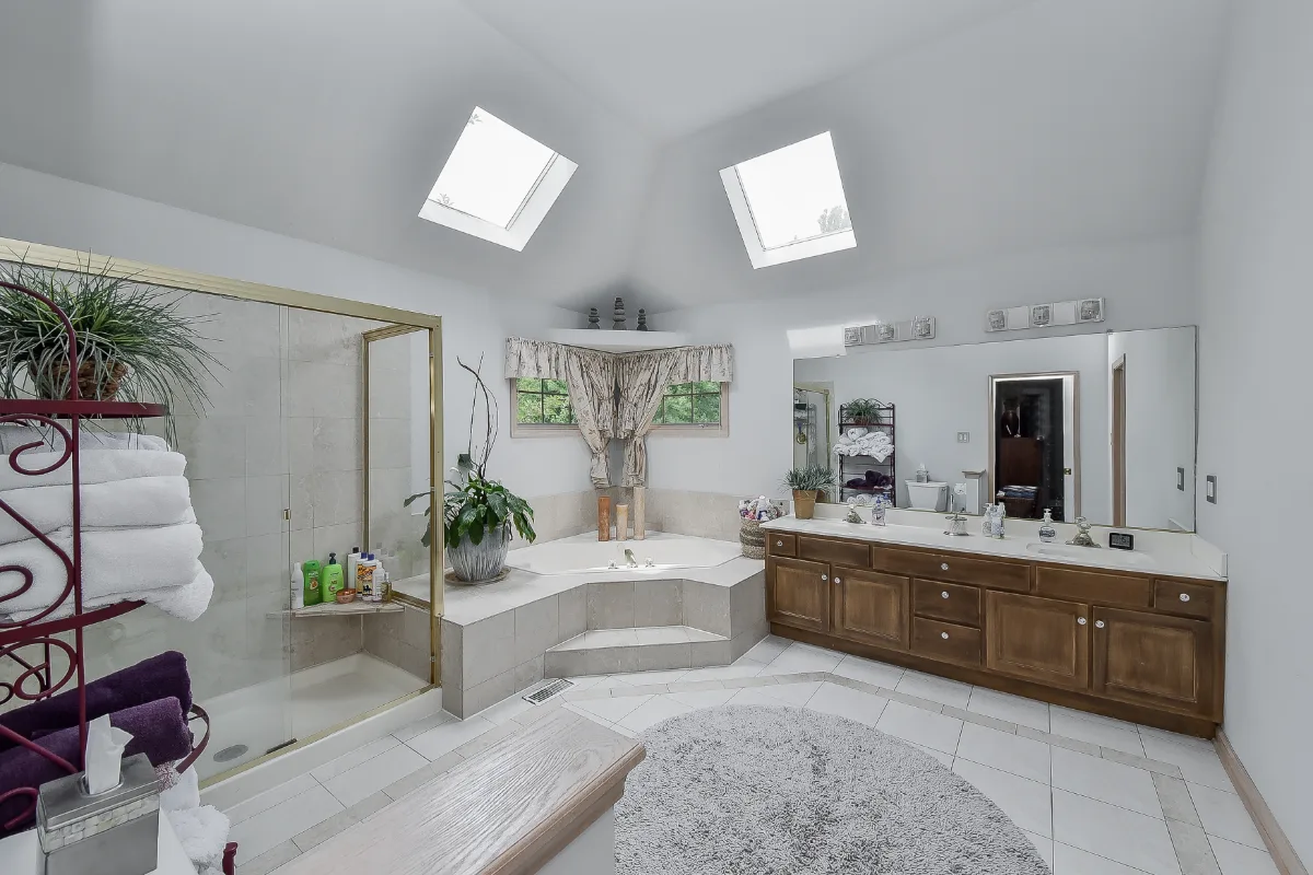 A modern-crisp primary bath remodel in Brentwood, TN. Wellborn Barcelona Oak Drift cabinetry, Orion Absolute White quartz, Atlas Concorde Calacatta Extra vanity wall, and Polished Chrome fixtures by Sebring Design Build.