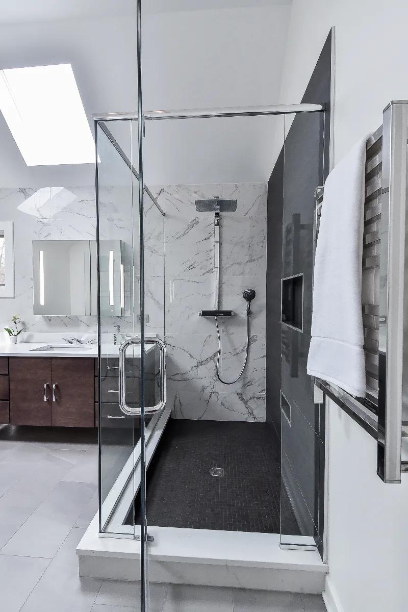 A modern-crisp primary bath remodel in Brentwood, TN. Wellborn Barcelona Oak Drift cabinetry, Orion Absolute White quartz, Atlas Concorde Calacatta Extra vanity wall, and Polished Chrome fixtures by Sebring Design Build.