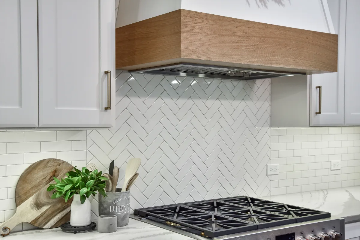 A transitional-elegant kitchen remodel in Franklin, TN. Snowbound and White Oak Sage cabinetry, Cambria Brittanicca Warm Matte quartz, and Zellige tile backsplash by Sebring Design Build.