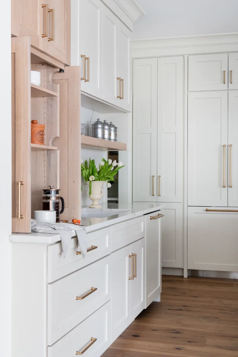 A coastal-elegant kitchen remodel in Willowsprings, Franklin TN 37064. Custom Champagne cabinetry, Calacatta Gold quartz, and Champagne Bronze fixtures by Sebring Design Build.