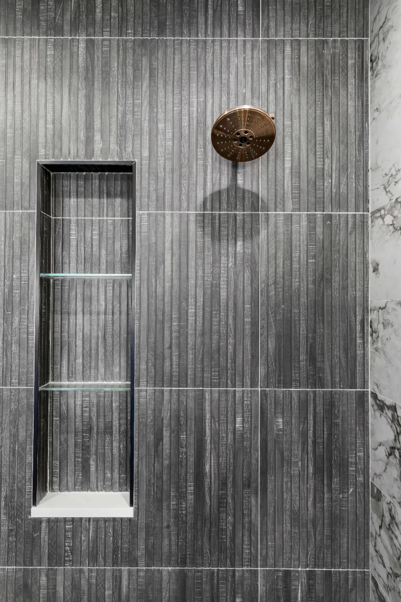 A transitional-bold primary bath remodel in Columbia, TN. White Oak quarter-sawn cabinetry, Calacatta Monaco quartz, and a bold Kenridge Ribbon Black feature wall by Sebring Design Build.