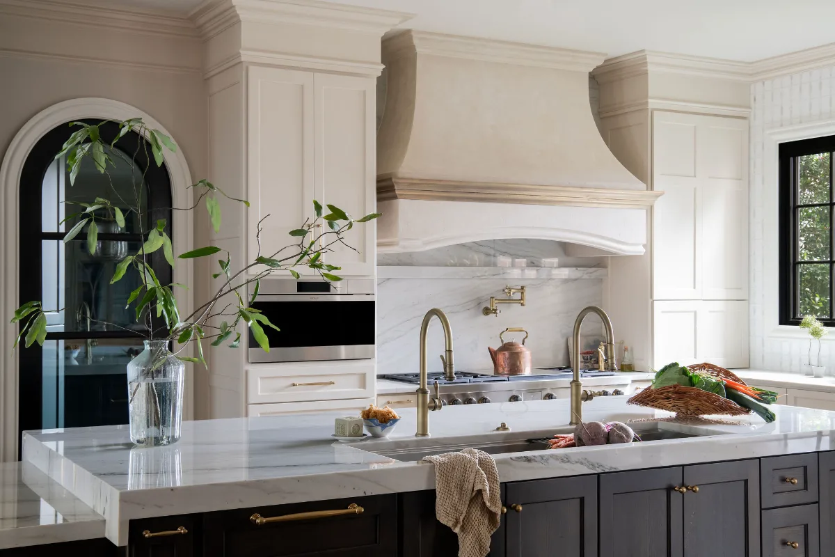 Custom kitchen remodel in McGavock Farms, Brentwood. White oak rift sawn island, Maison Blanche cabinetry, Calacatta quartz, and brass fixtures by Sebring Design Build.