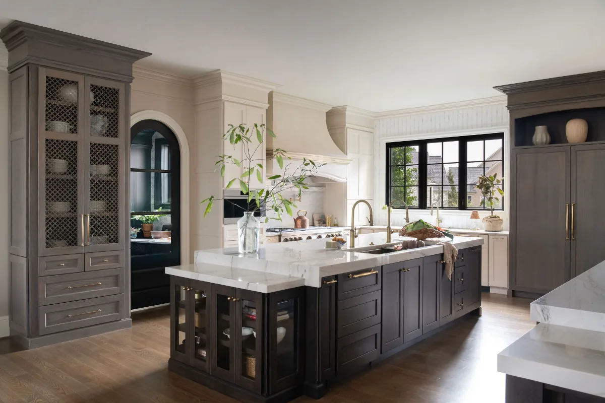 Custom kitchen remodel in McGavock Farms, Brentwood. White oak rift sawn island, Maison Blanche cabinetry, Calacatta quartz, and brass fixtures by Sebring Design Build.