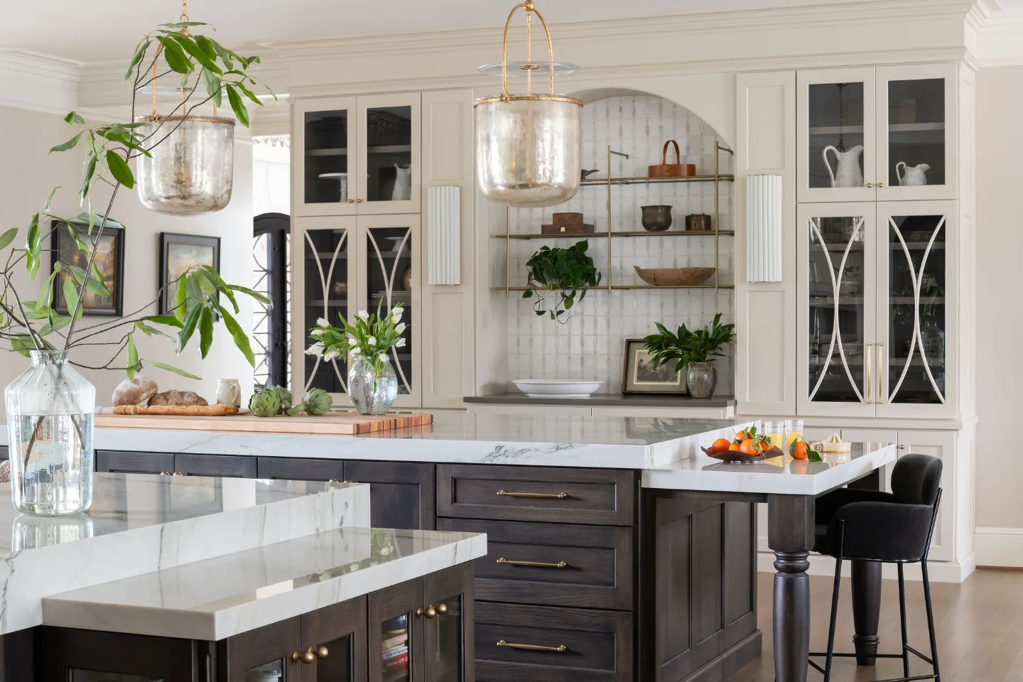 A complete kitchen, butler pantry, bar, and powder room remodel in McGavock Farms, Brentwood. Custom cabinetry, Calacatta quartz, and brass fixtures by Sebring Design Build.
