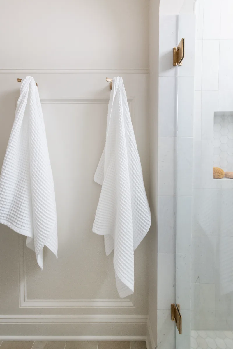 Guest Bath remodel in Willowsprings, TN. Sebring Design Build transformed this Willowsprings guest bath in Franklin, Tennessee from a basic, outdated space into a bright and polished room that makes a lasting impression.