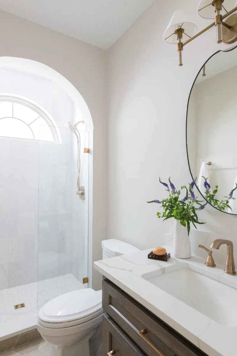 Guest Bath remodel in Willowsprings, TN. Sebring Design Build transformed this Willowsprings guest bath in Franklin, Tennessee from a basic, outdated space into a bright and polished room that makes a lasting impression.