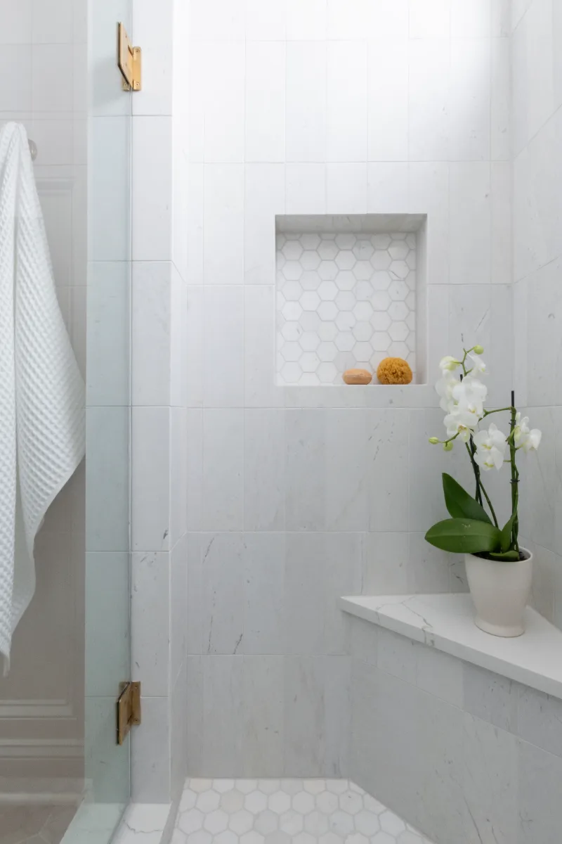 Guest Bath remodel in Willowsprings, TN. Sebring Design Build transformed this Willowsprings guest bath in Franklin, Tennessee from a basic, outdated space into a bright and polished room that makes a lasting impression.