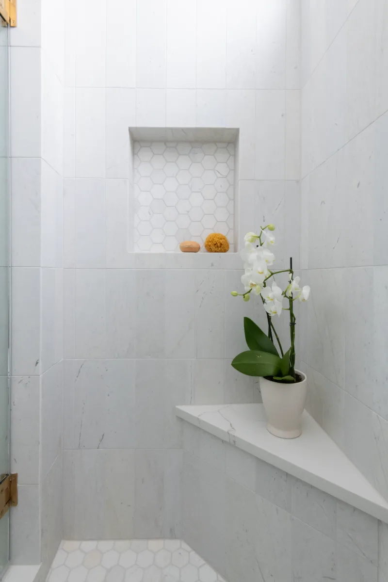 Guest Bath remodel in Willowsprings, TN. Sebring Design Build transformed this Willowsprings guest bath in Franklin, Tennessee from a basic, outdated space into a bright and polished room that makes a lasting impression.
