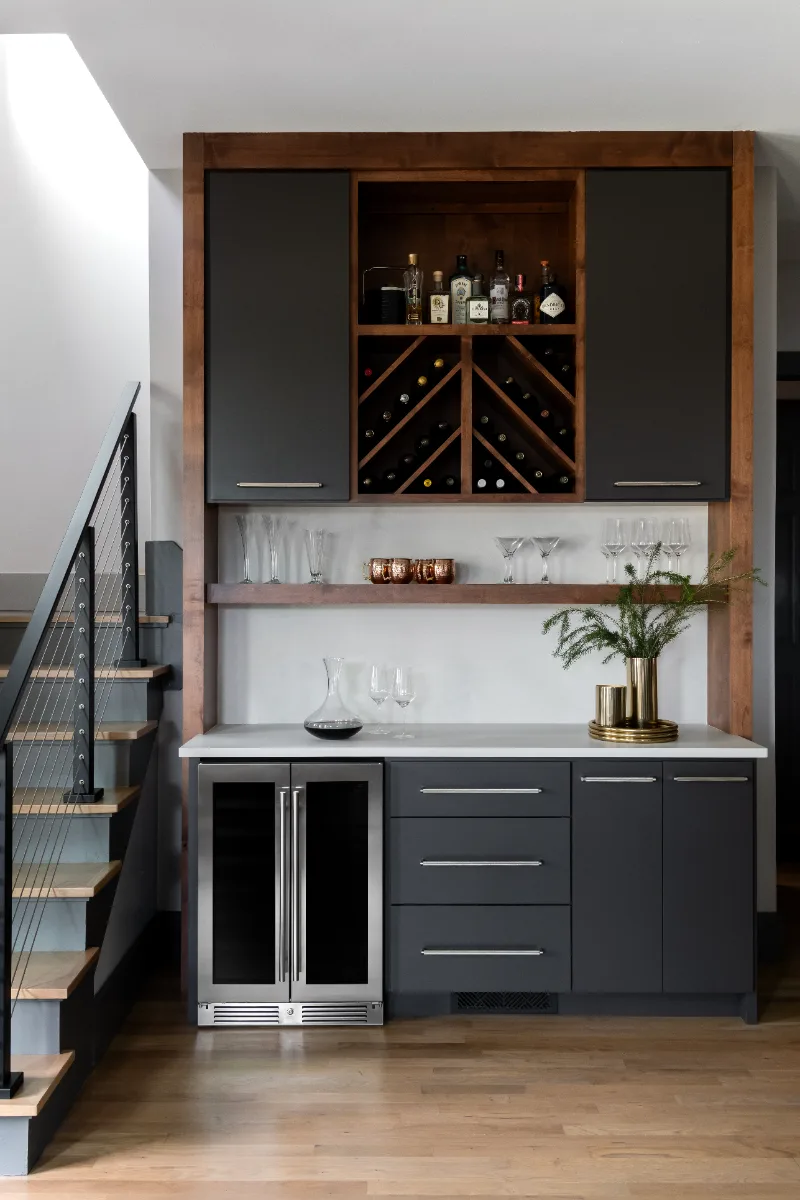 Kitchen remodel in Franklin, TN. Sebring Design Build transformed this Westhaven kitchen in Franklin, Tennessee with Alder Nutmeg Notable Series cabinetry and Forged Steel paint-grade accent cabinetry.