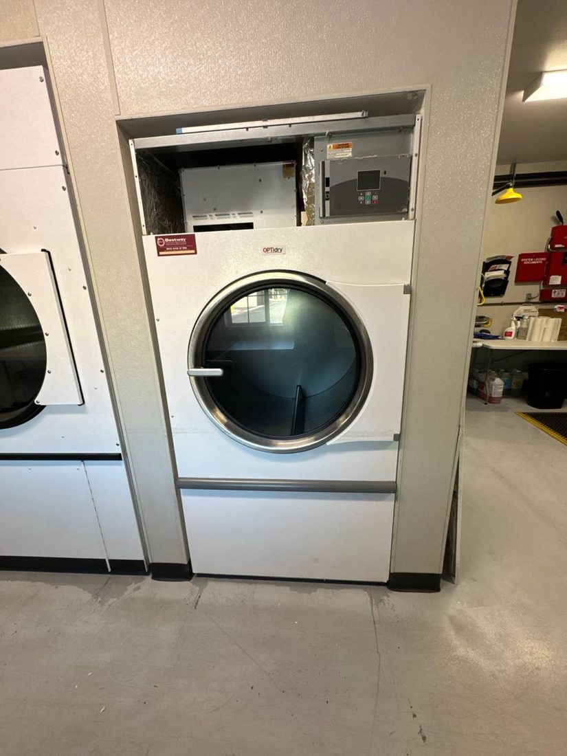 Commercial laundry dryer