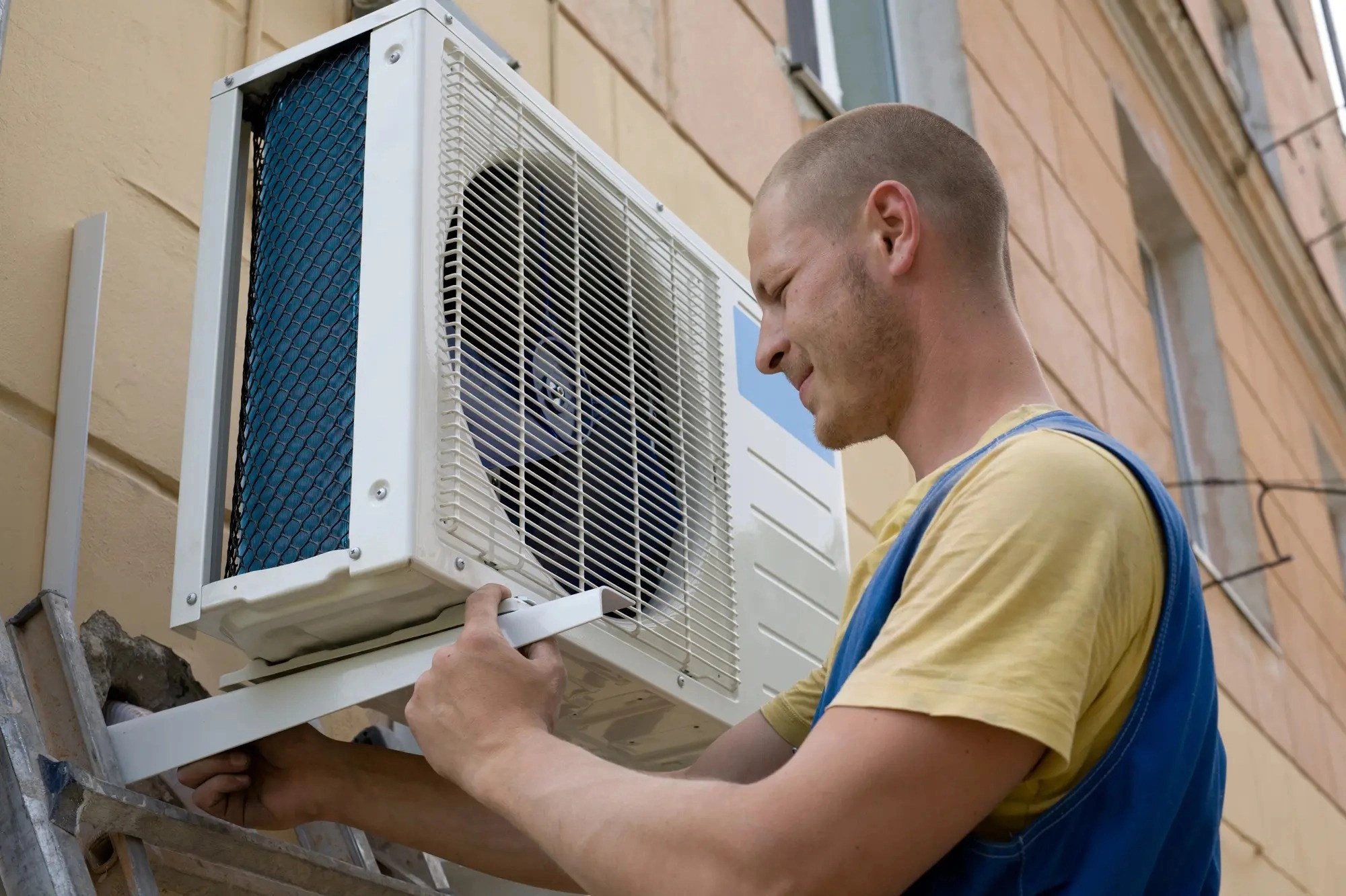 Couple suffering from heat due to a broken air conditioner