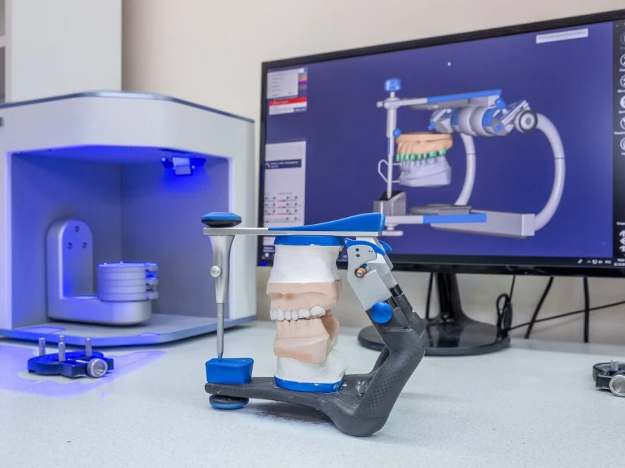 On-site dental lab with a digital scanner and articulated tooth model
