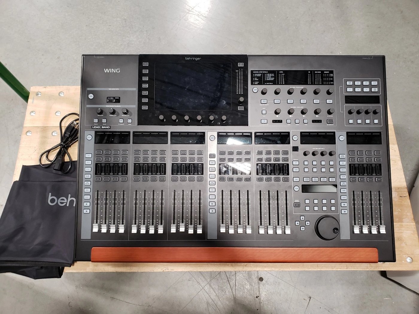 Behringer WING digital mixer with defective fader