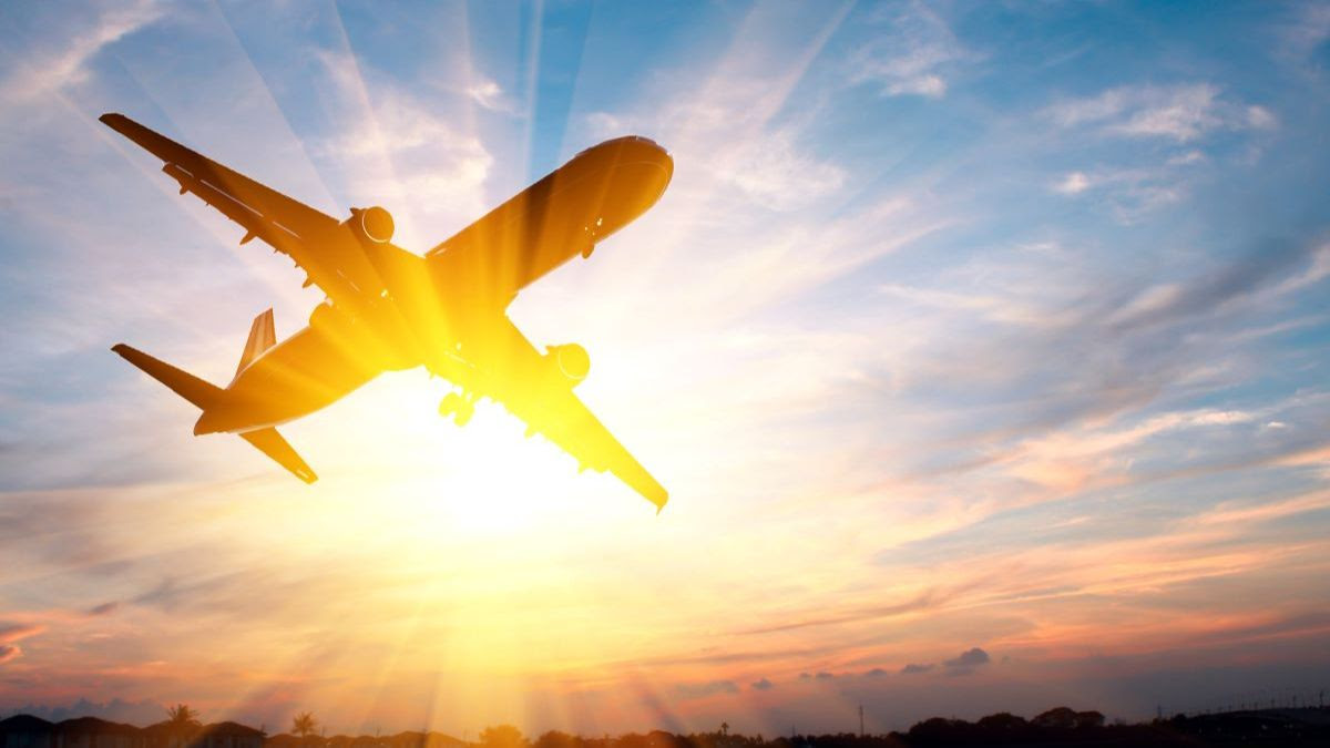 Navigating the Festive Skies - Your Guide to Merry and Stress-Free Holiday Travel