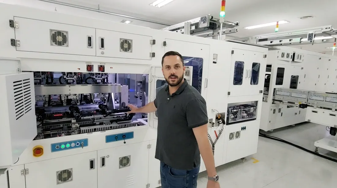 Nick Kowalczyk, Senior Principal Engineer at Enovix, explaining Gen2 equipment