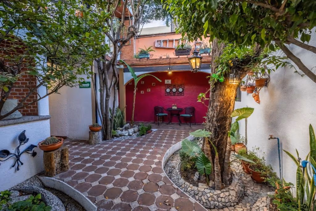 Las Mariposas Hotel & Studios