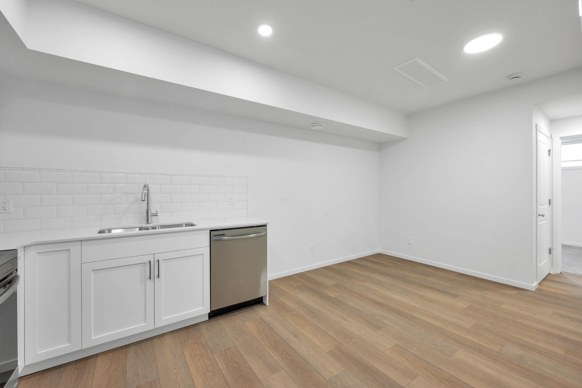 Basement suite in Kinglet, Edmonton