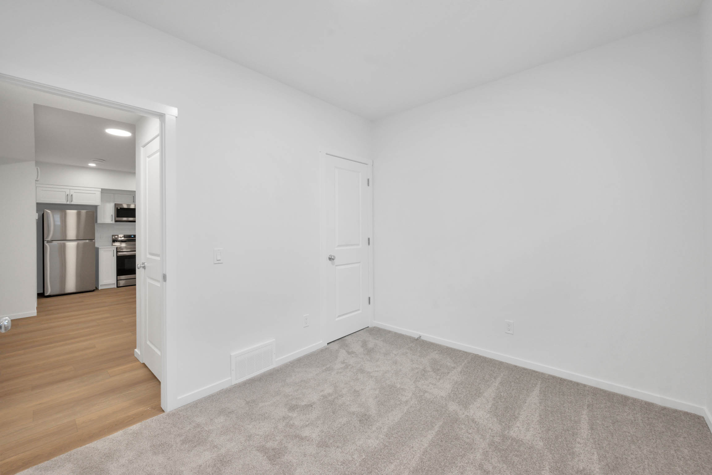Basement suite in Kinglet, Edmonton