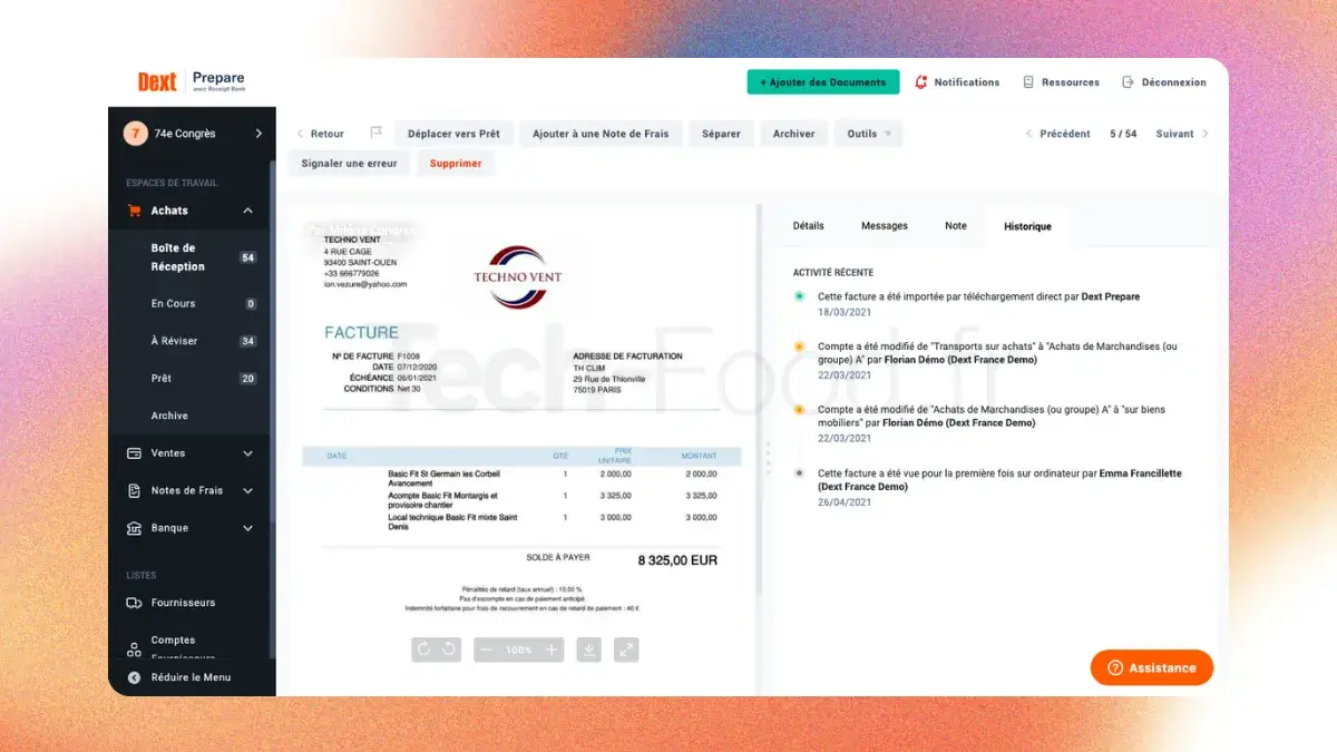 Capture d'écran de l'interface de révision de Dext affichant le volet de détail d'une facture fournisseur à droite et l'historique complet des actions de traitement à gauche.