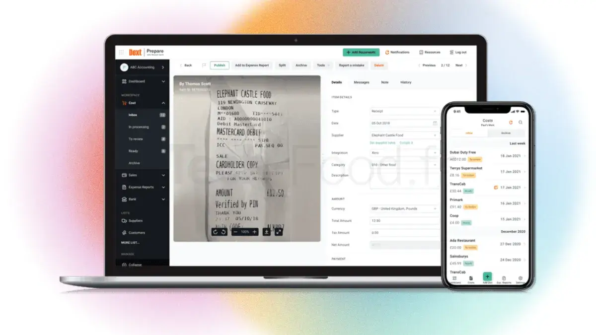 Écran d'un smartphone affichant l'application mobile Dext avec l'appareil photo actif prêt à scanner et découper automatiquement une facture de restaurant.