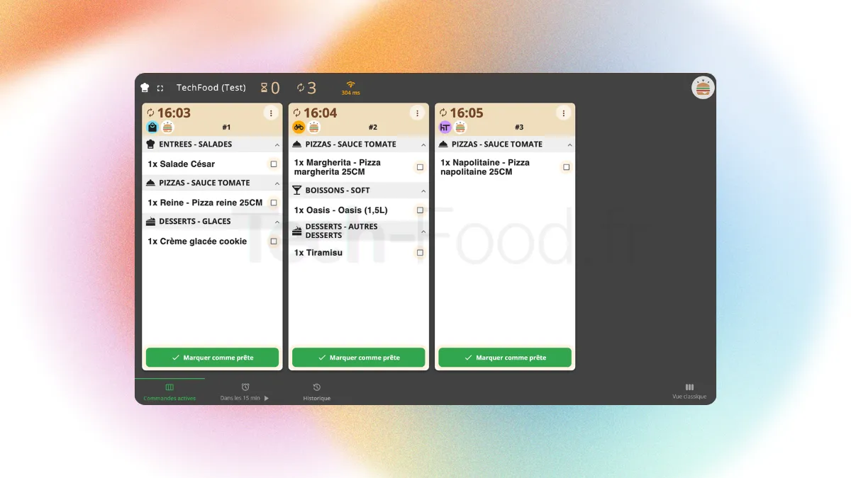 Écran de cuisine KDS TickNCook affichant les tickets de préparation avec codes couleurs par temps d'attente
