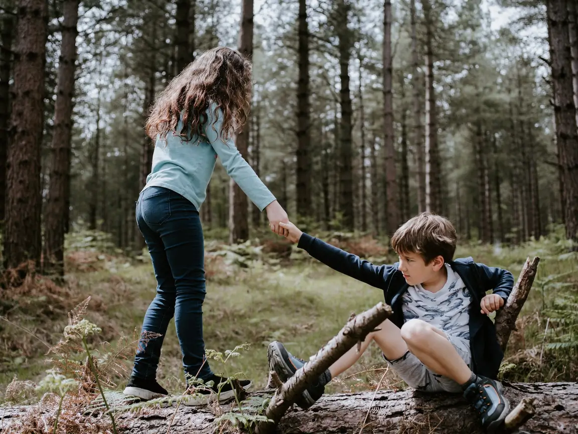 Young girl helping a young boy stand up to represent the importance of small gestures in vendor and supplier relationships