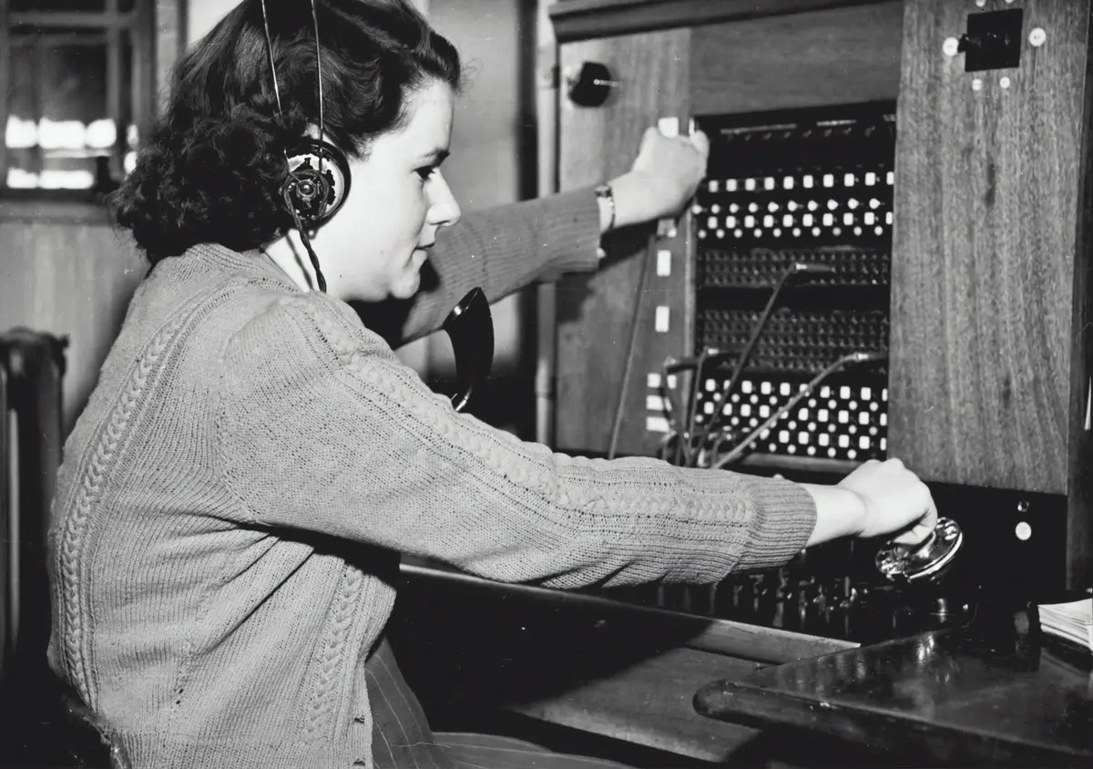 Old photo of a woman at a telephone switchboard to represent the impact technology can have in driving collaboration in the supply chain.