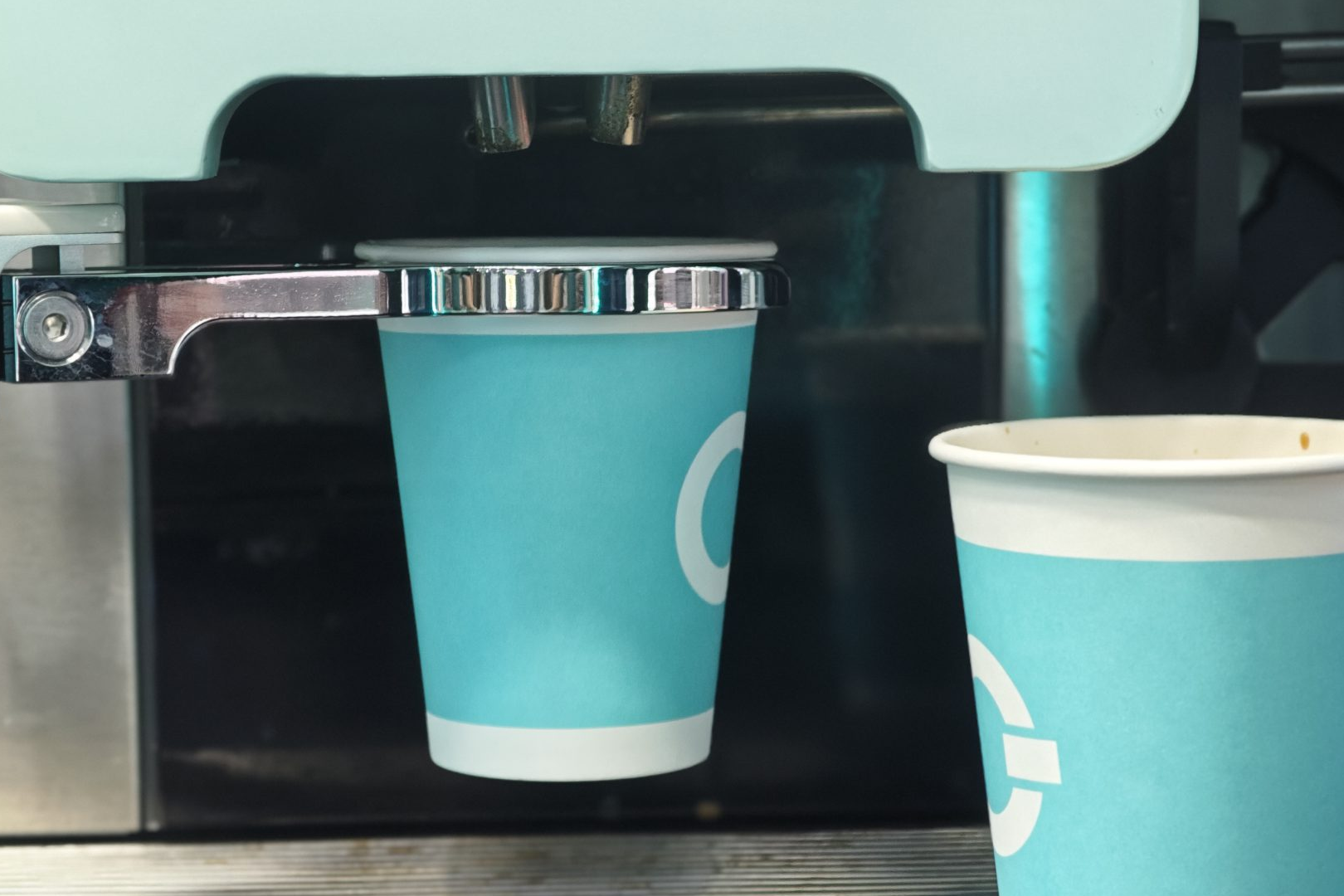 COFE+ robot café pouring a freshly made coffee