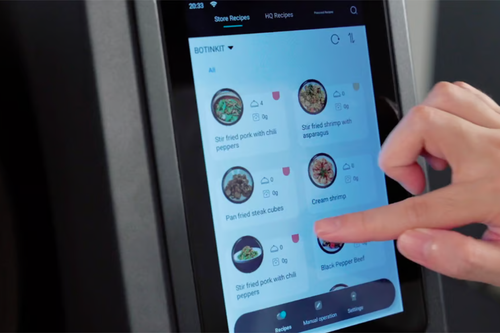 Choosing a recipe on the BotInKit Omni touchscreen