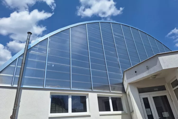 Systémové polykarbonátové prosvětlovací pásy