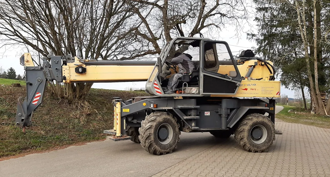 eleskoplader als Mietgerät für Bau- und Montagearbeiten.