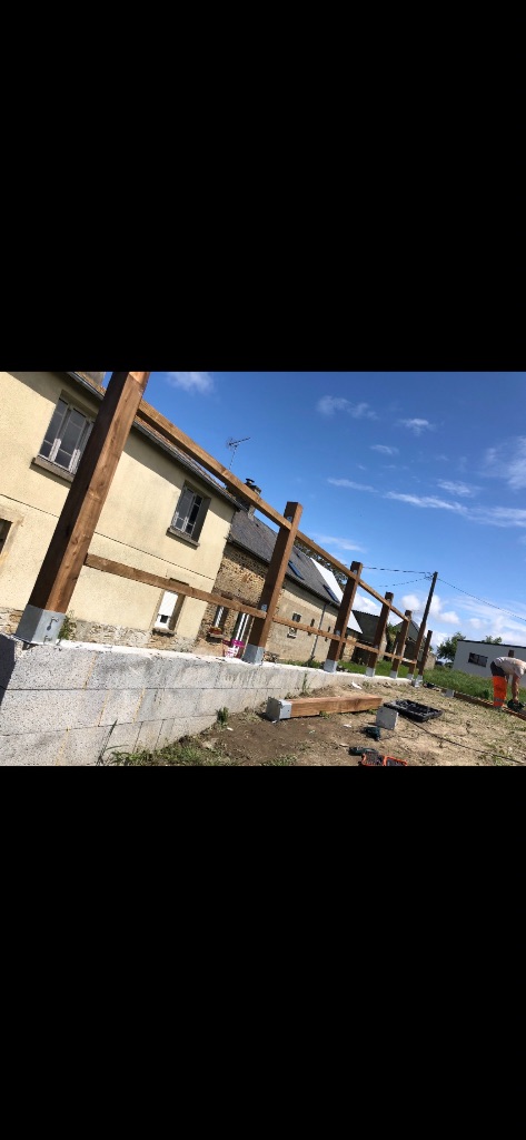 Avant : Pose de clôture bois sur muret béton – Flers