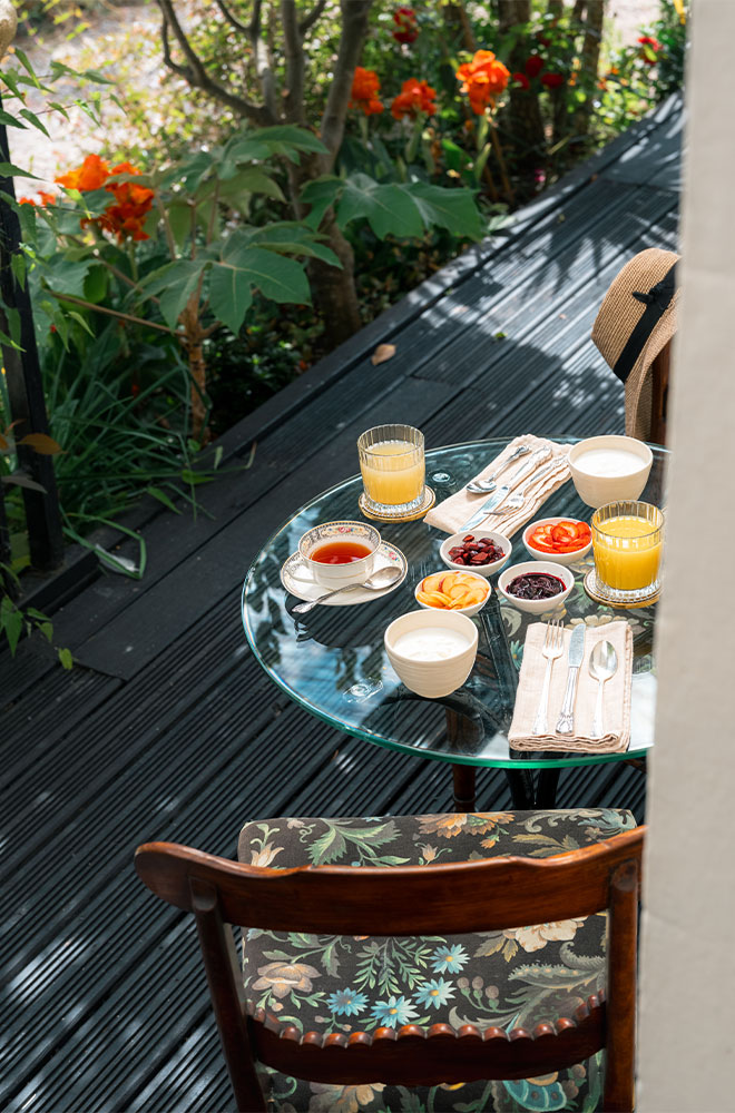 Outdoor breakfast at Dorset House Lyme Regis