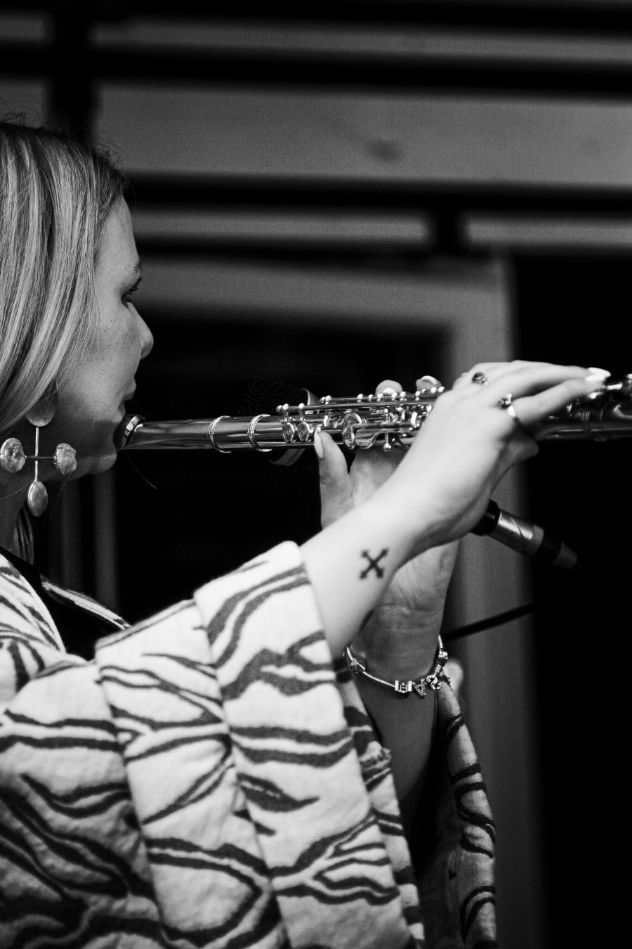 Susanna Viktoria playing flute – close-up