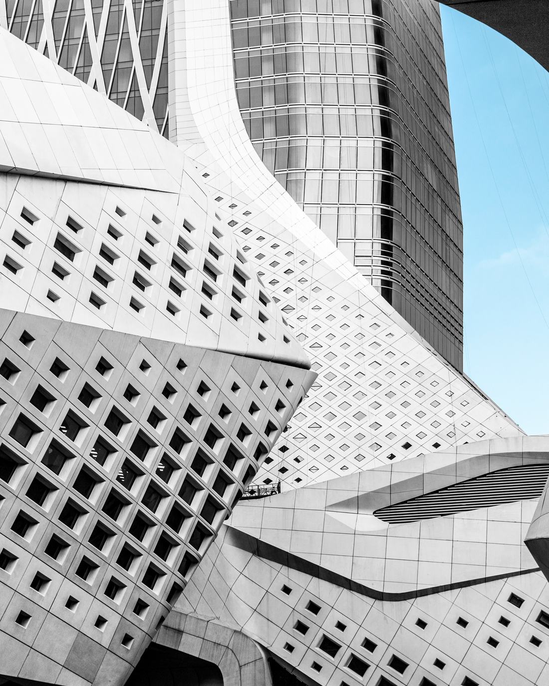 Arquitetura contemporânea de grande porte em construção urbana