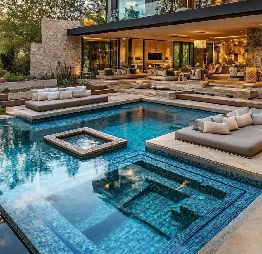 Custom Pools and Spas