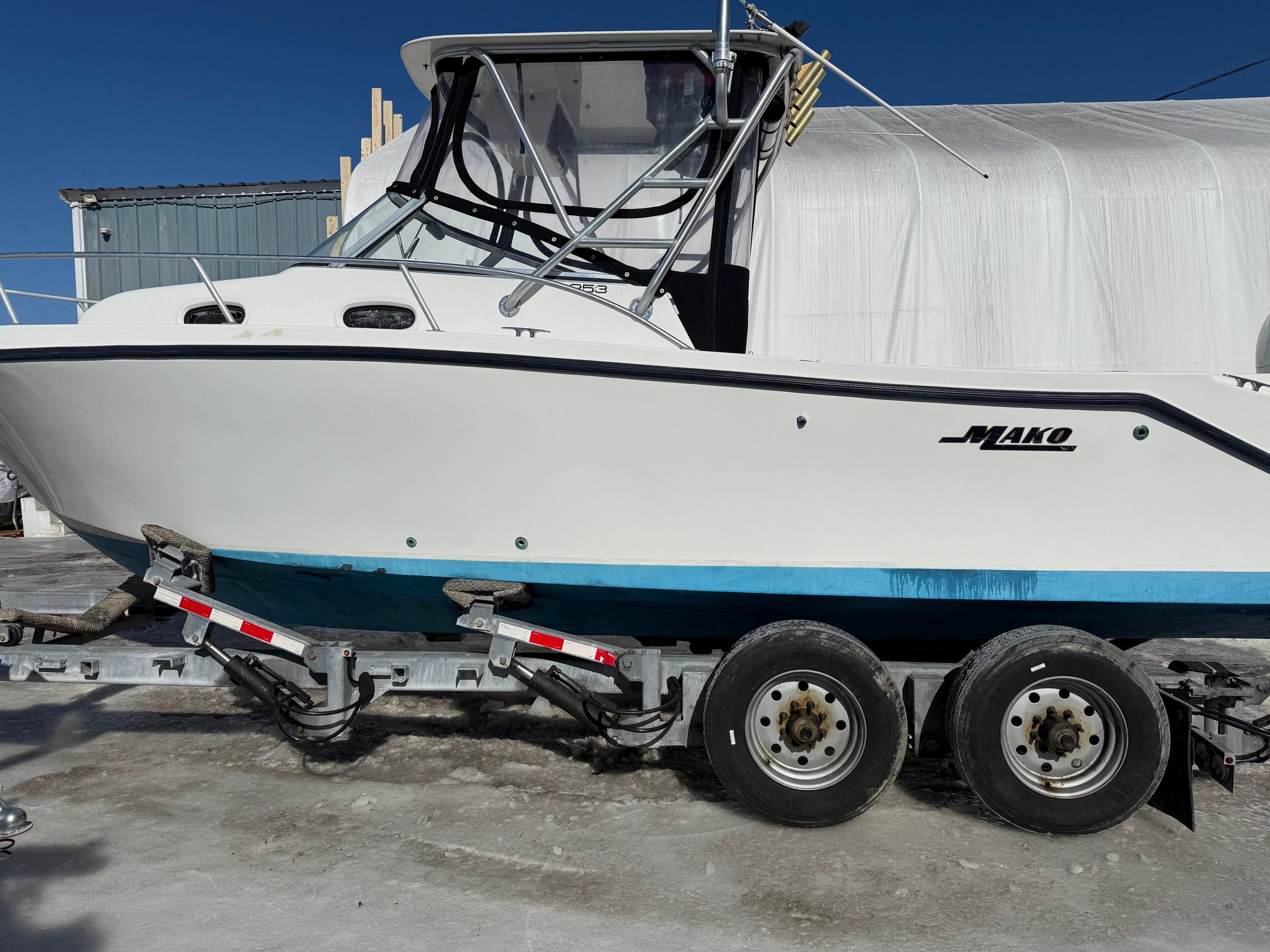 2000 Mako 253 Walk Around sold by Ravosa Marine