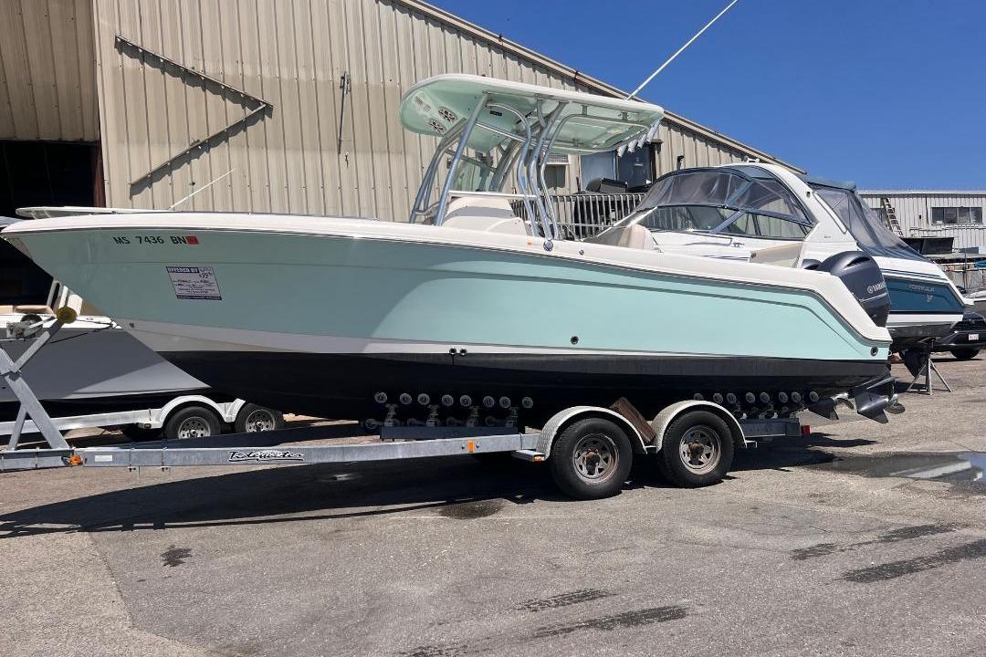 2016 Robalo R260 Center Console