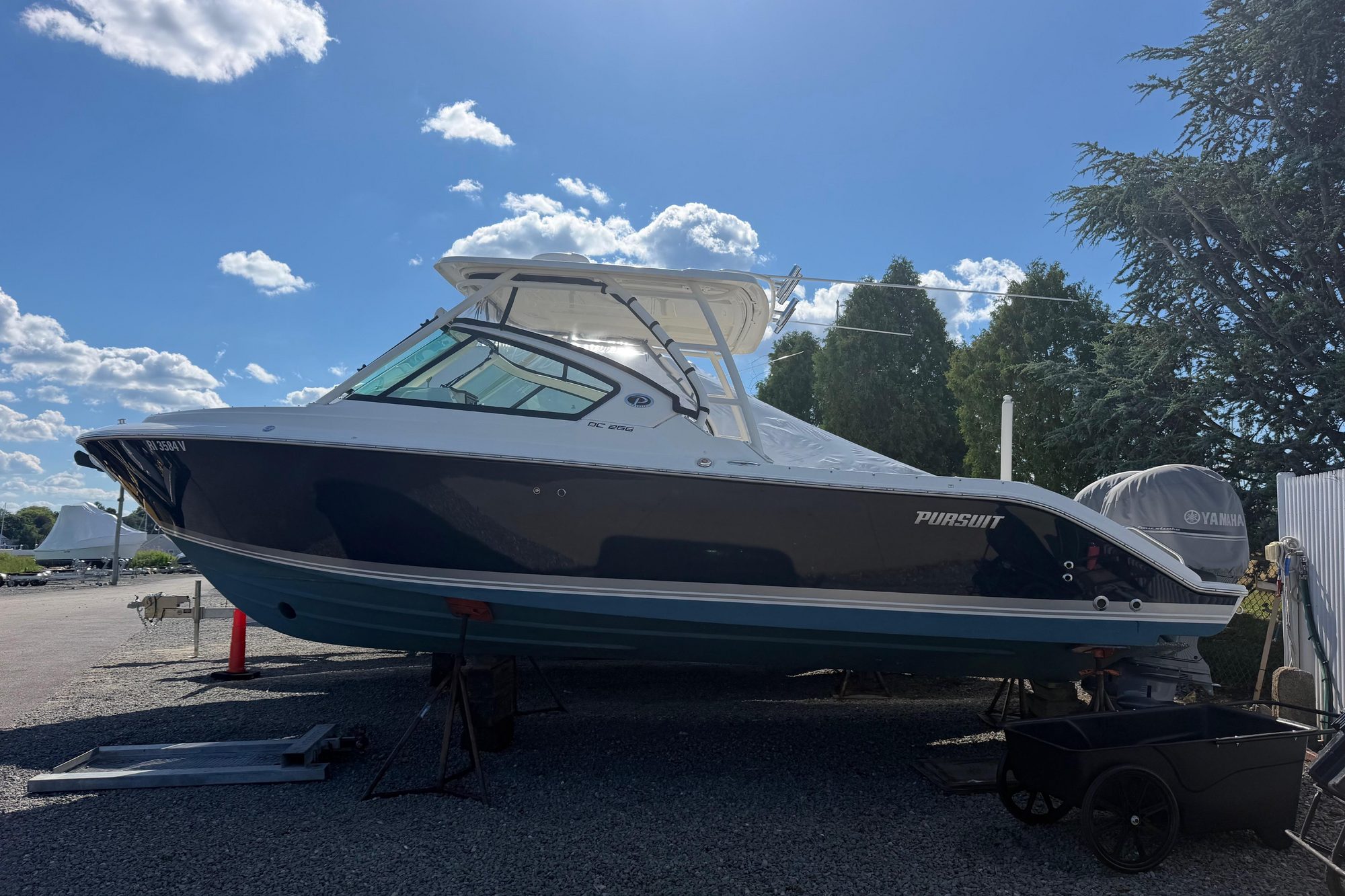 2022 Pursuit DC 266 Dual Console