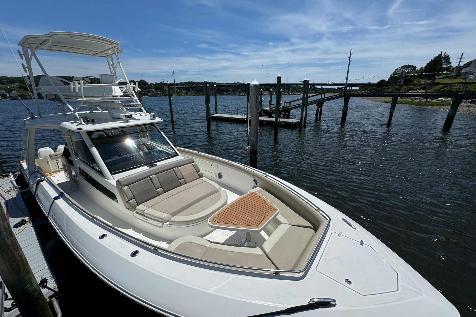 2017 Boston Whaler 420 Outrage