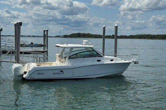 2016 Boston Whaler 345 Conquest