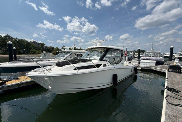 2020 Boston Whaler 325 Conquest