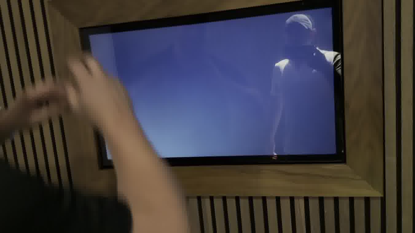 Bay touchscreen showing a plain blue screen