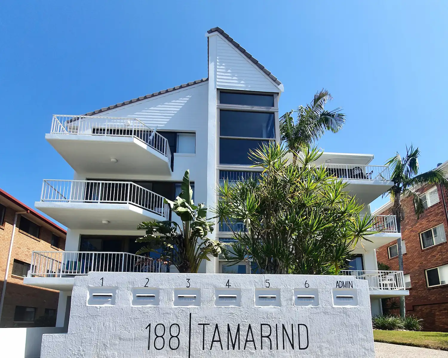 Commercial painting project on multi-level apartment building
