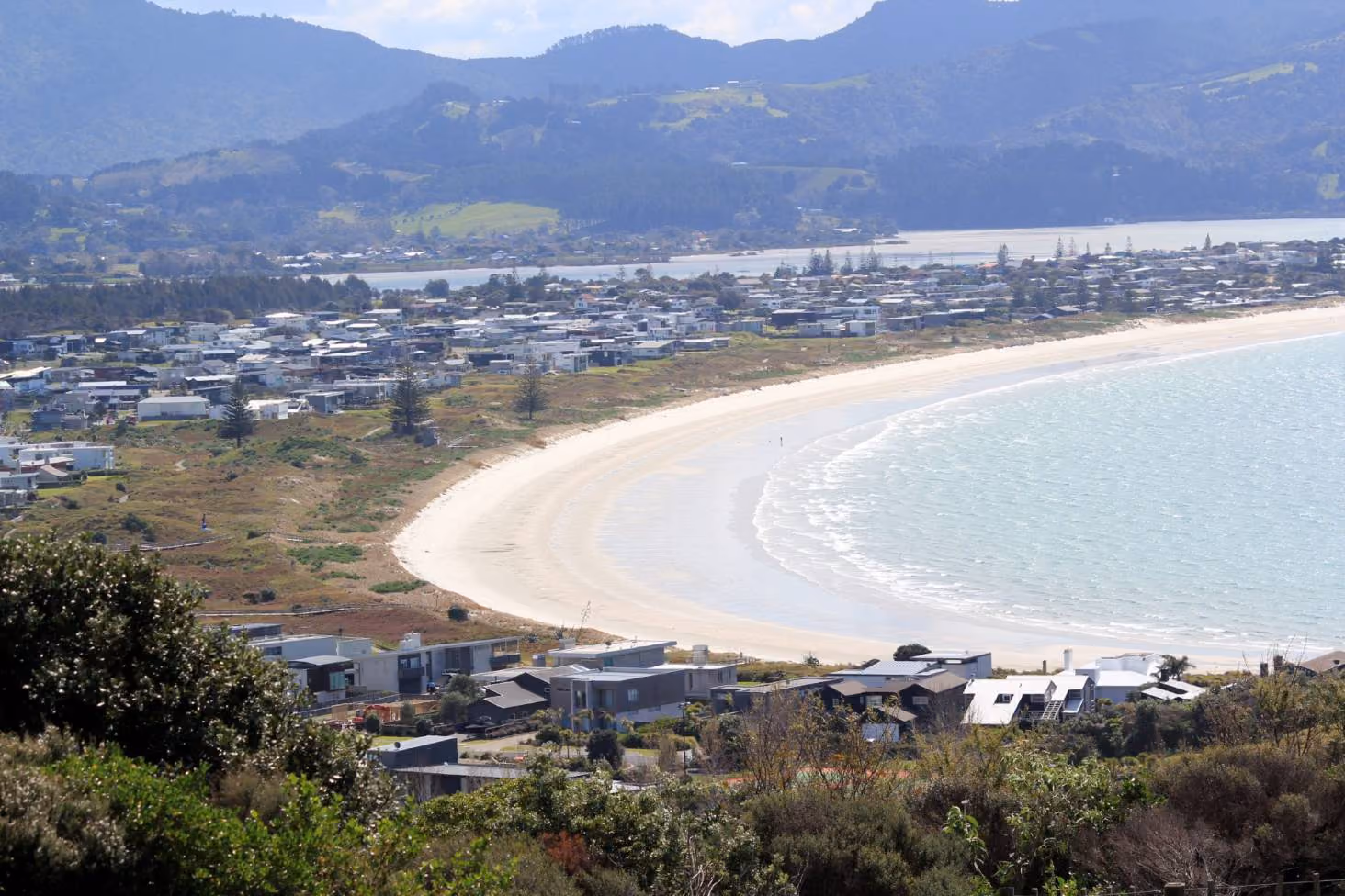 Sparkling Pools provides pool maintenance, repairs and renovations for Omaha homes and holiday properties on the Matakana Coast.