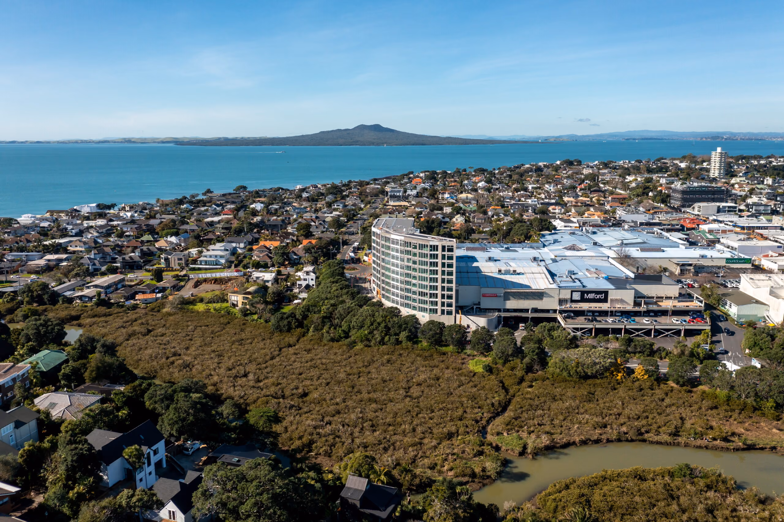 Pool valet, servicing and renovation for Milford homes, from the beachfront streets through to the Wairau Estuary side.