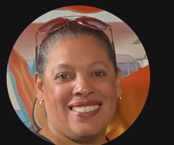<subject>[headshot] image of customer (for a productivity tools business)</subject>